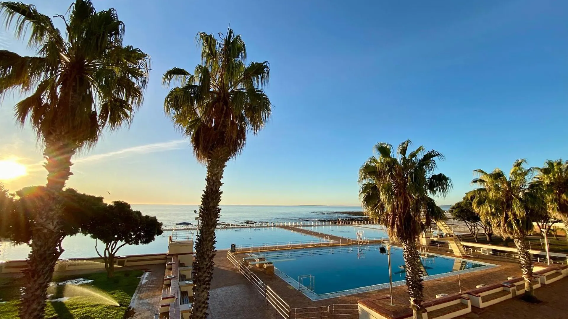 Lido Beachfront Apartment Sea Point Cape Town